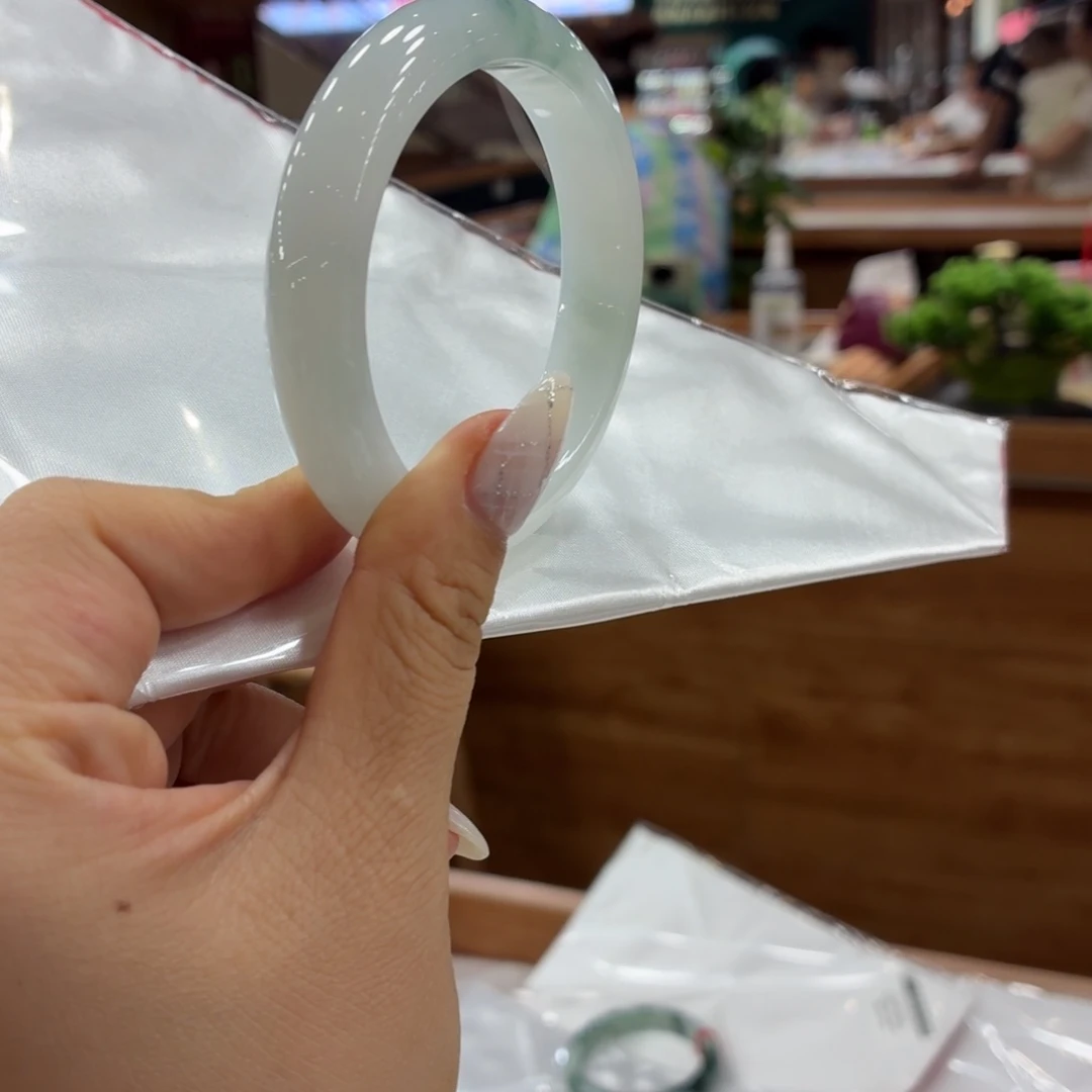 翡翠手镯未镶嵌手镯