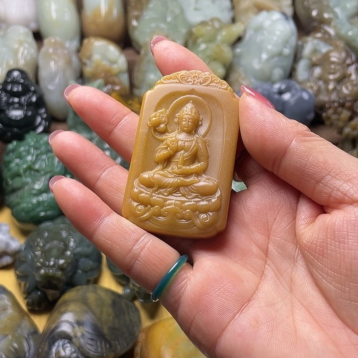 透闪石质玉未镶嵌颈饰