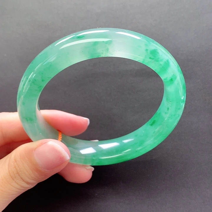 未镶嵌手镯石英质玉