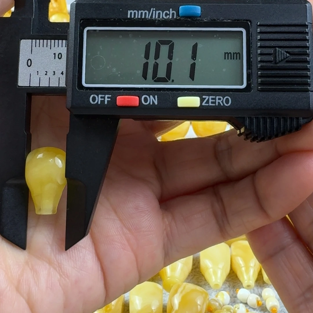 蜜蜡未镶嵌裸石25杂