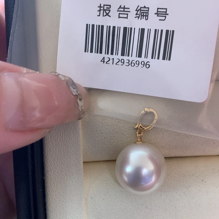 颈饰18K金镶嵌海水珍珠
