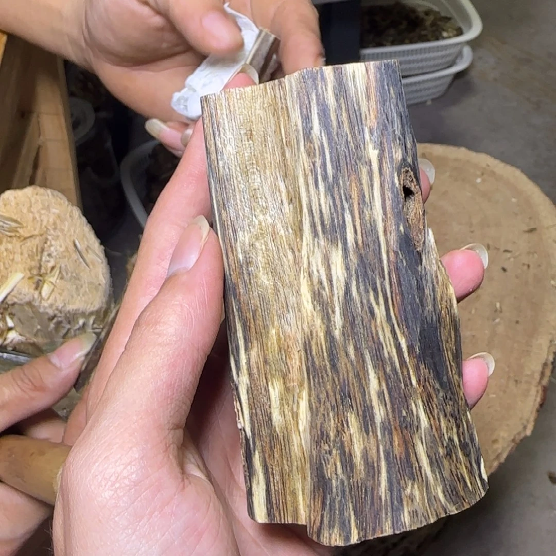 沉香透顶绿虫漏原料发一份