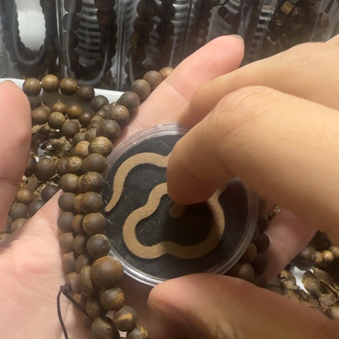 沉香沉香碎屑莺歌绿奇楠0.7多圈，20克➕