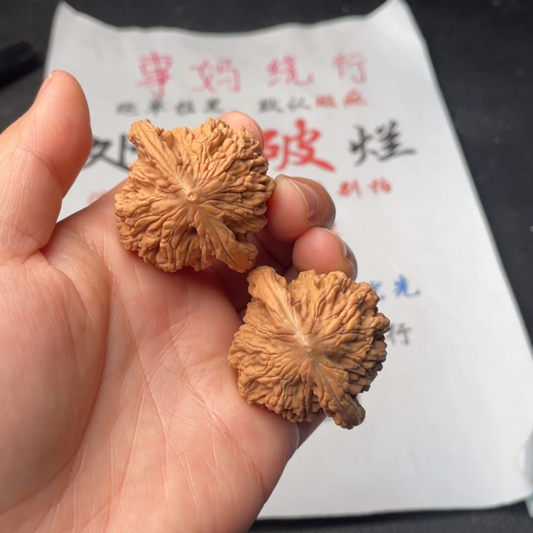 把件文玩核桃017。42虎头有磕碰