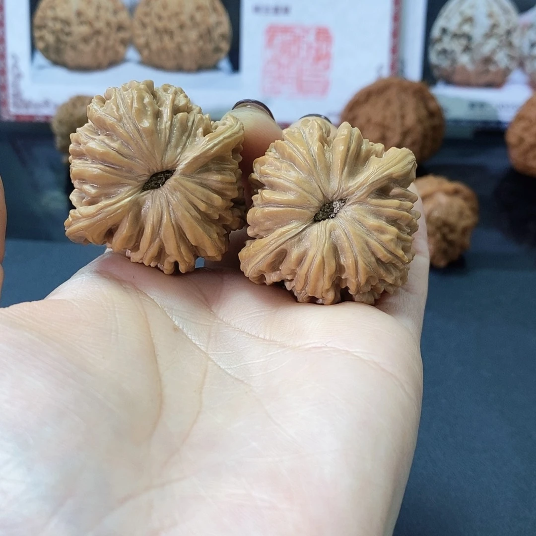 文玩核桃把件飞楼046-40有修