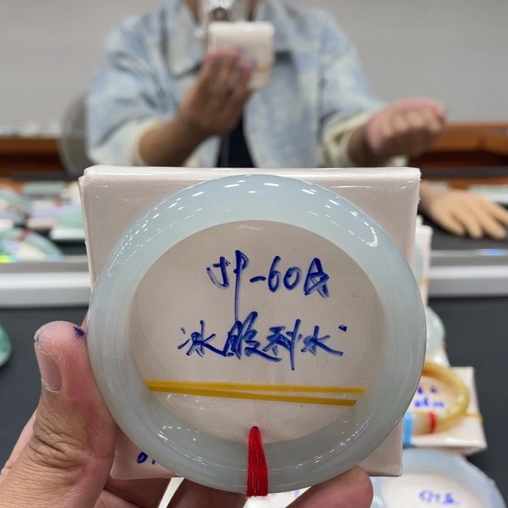 翡翠未镶嵌手镯缅甸翡翠