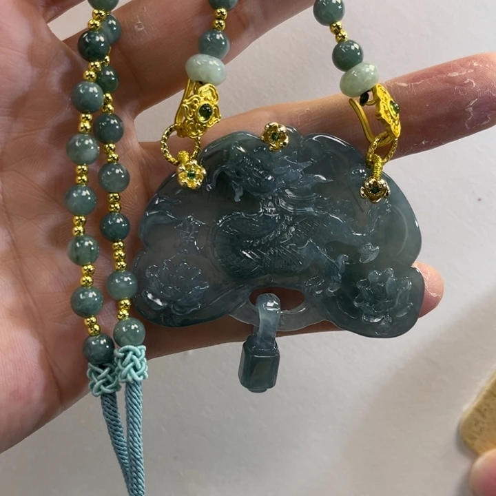 翡翠吊坠(赠链)未镶嵌代编织