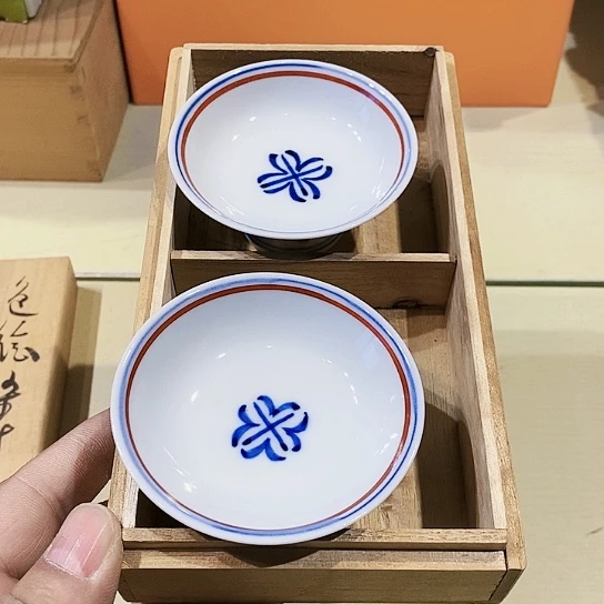 紫砂聚鑫中古杂项瓷器如图所示