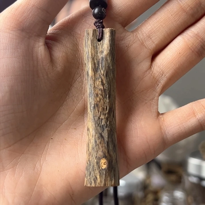 沉香吊坠山****人奇楠沉香吊坠