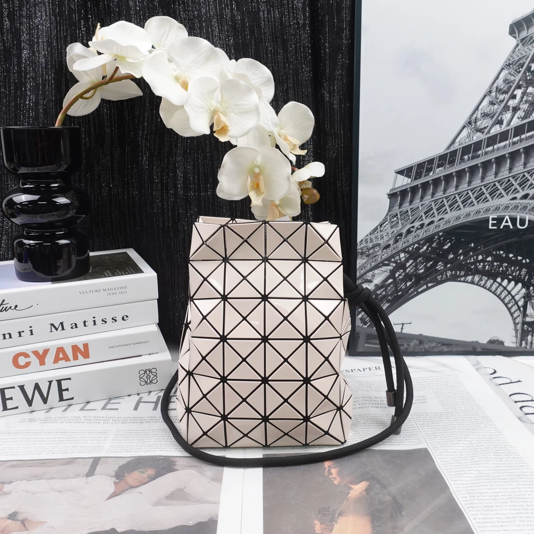 95新 Issey Miyake/三宅一生 单肩包/T10284955