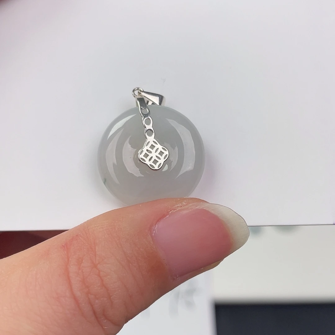 翡翠未镶嵌颈饰平安扣