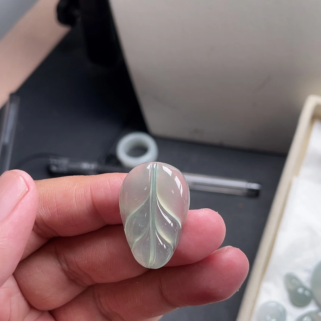 翡翠未镶嵌颈饰6988888888