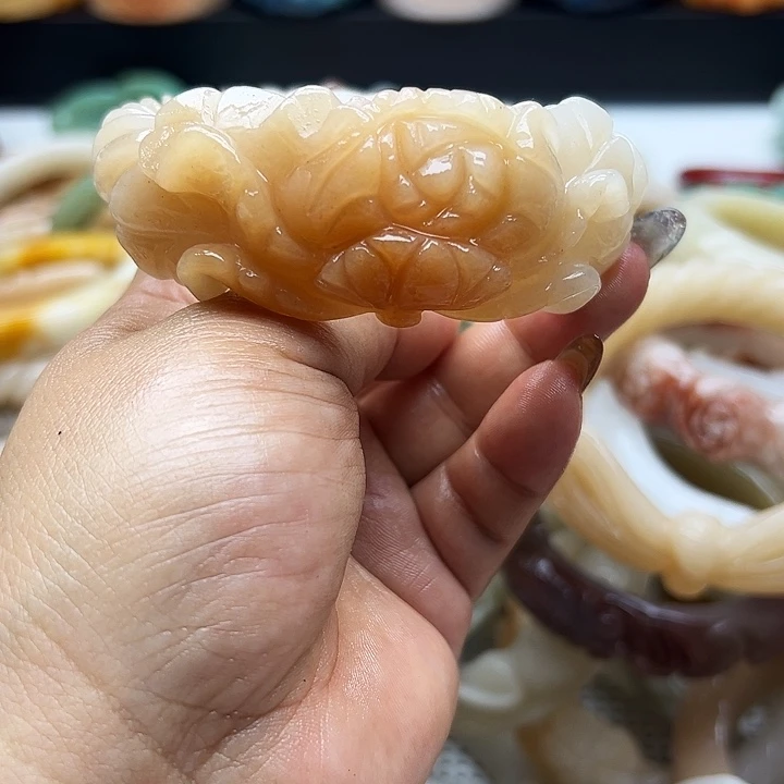 未镶嵌手镯石英岩玉