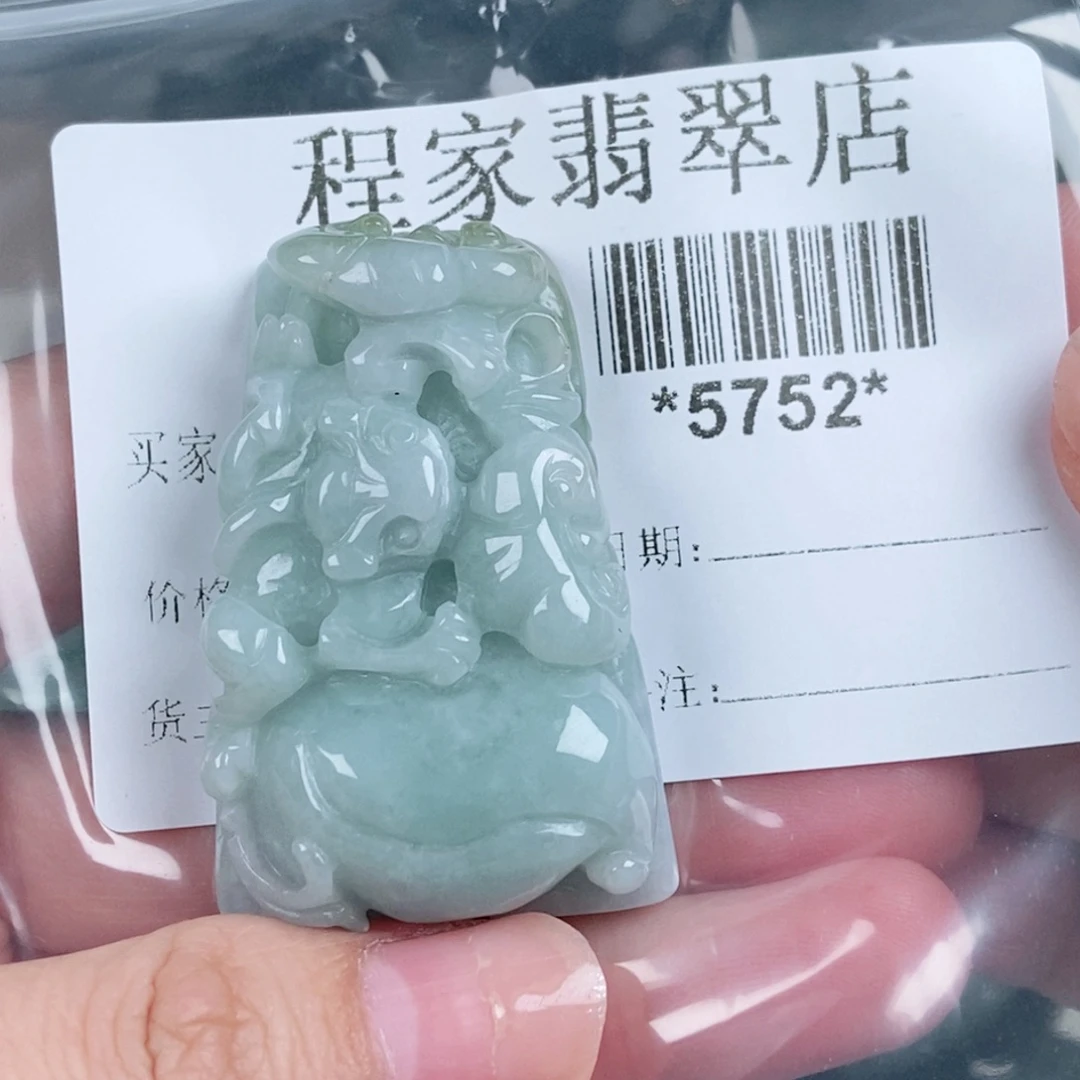 丹***翡翠未镶嵌颈饰翡翠
