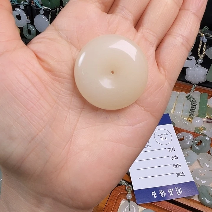 ****～石英质玉未镶嵌颈饰