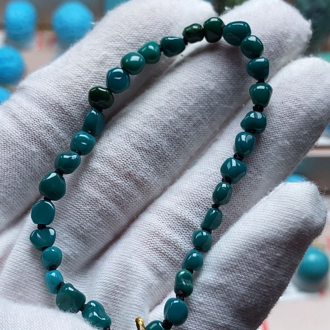 绿松石未镶嵌颈饰