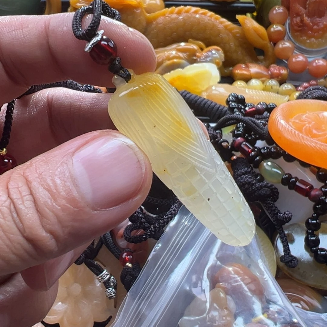 石英质玉未镶嵌颈饰