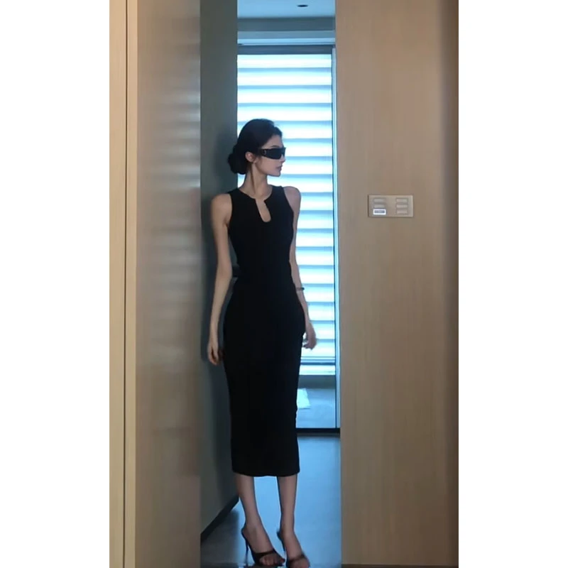夏季小心机设计感小众纯欲御姐范休闲百搭时髦吊带连衣裙收腰长裙