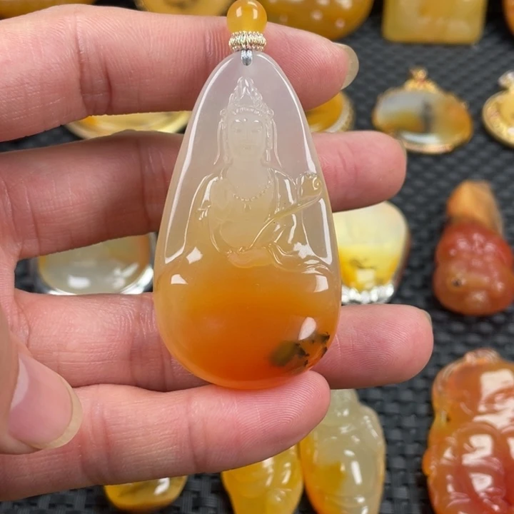 石英质玉（黄龙玉）未镶嵌颈饰