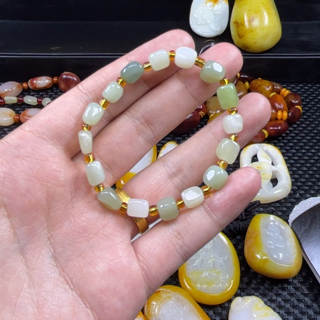 颈饰未镶嵌和田玉