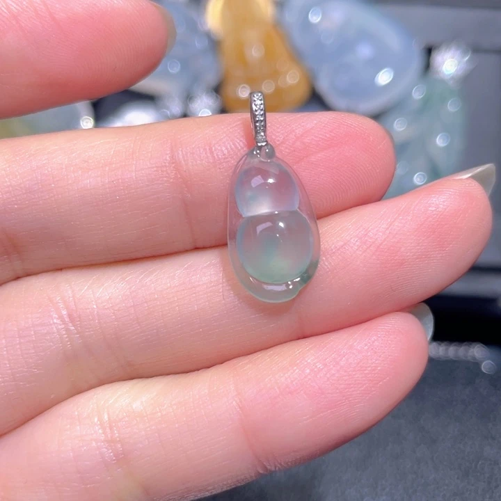 颈饰18K金镶嵌翡翠翡翠