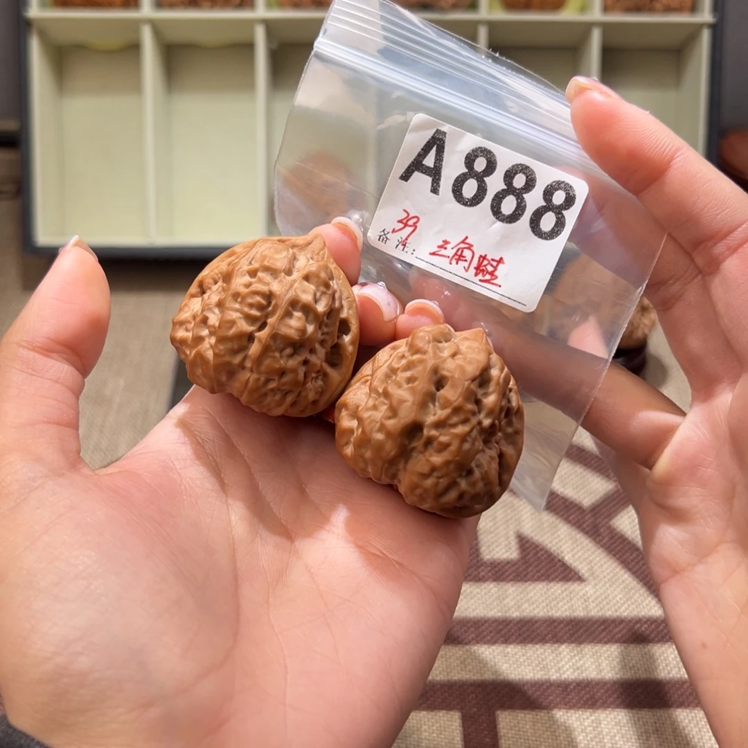 39三角蛙文玩核桃