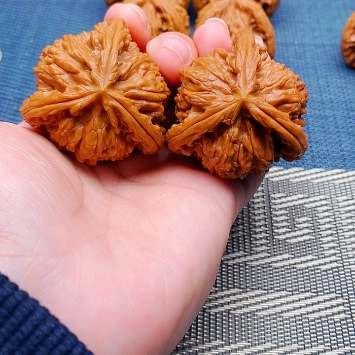 用***空吊坠文玩核桃三棱