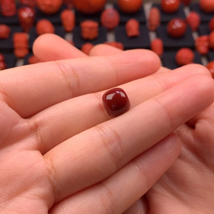 南红玛瑙未镶嵌牛血红老型单珠10MM