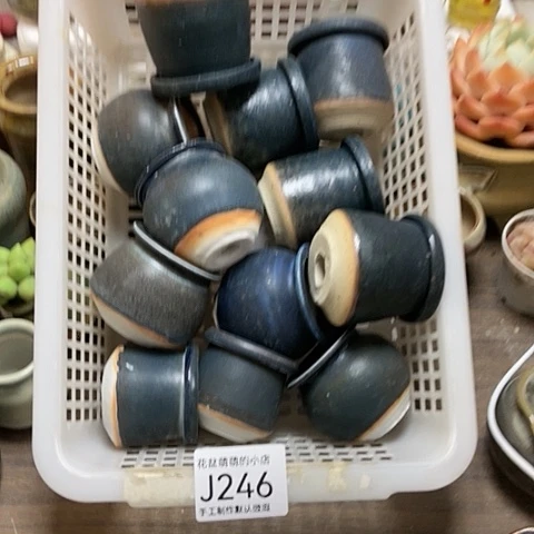 紫砂花盆。***东246微瑕品口径3到4左右