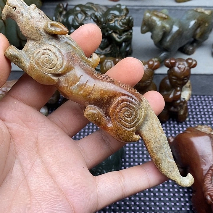 未镶嵌蛇纹石玉颈饰