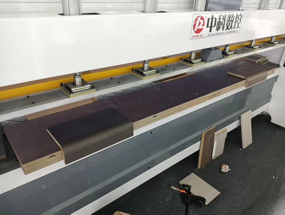 中科数控圆弧折弯机 热压折弯填充内衬条