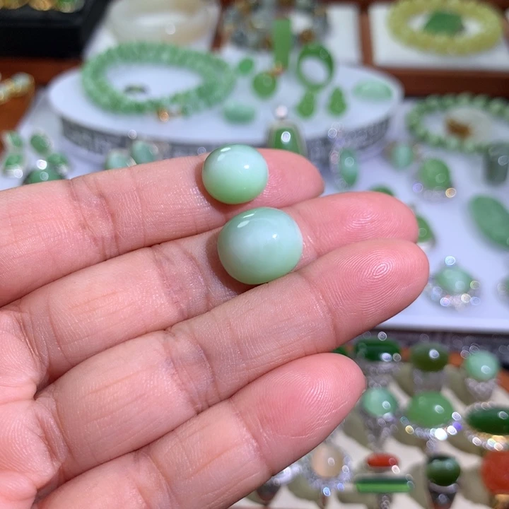 一***亿和田玉（碧玉）未镶嵌颈饰