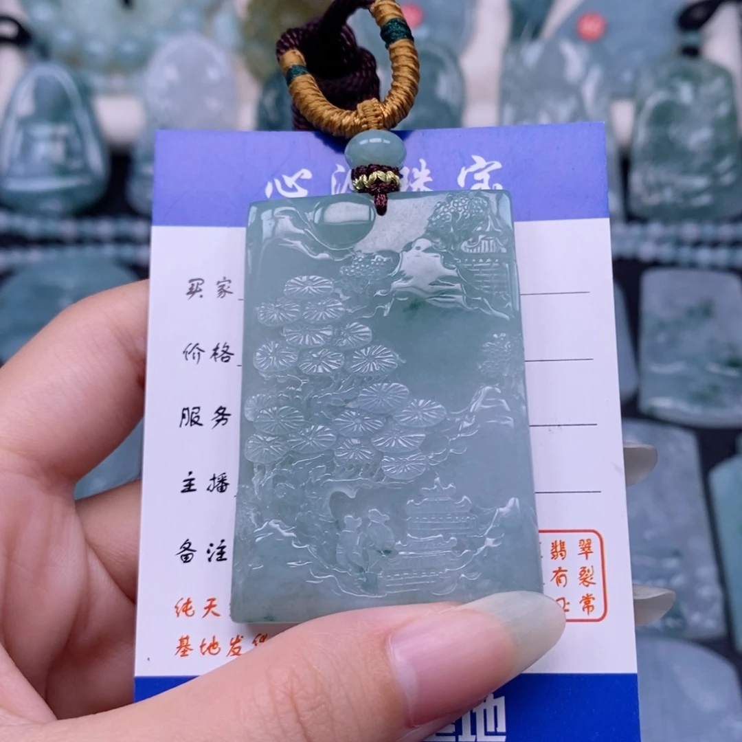 翡翠未镶嵌颈饰山水