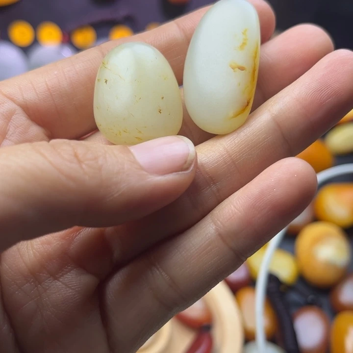 俊***廷和田玉（糖玉）未镶嵌珠宝半成品