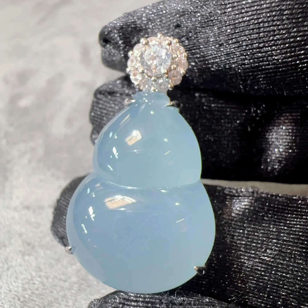 【胖葫芦吊坠】天然A货翡翠天空蓝吊坠一刀切开盖裸镶高级/DD58025