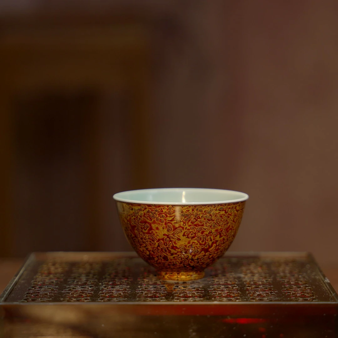 镇窑1728丨犀皮漆系列金斑鸡心杯80ml景德镇瓷器手工手绘茶杯茶具