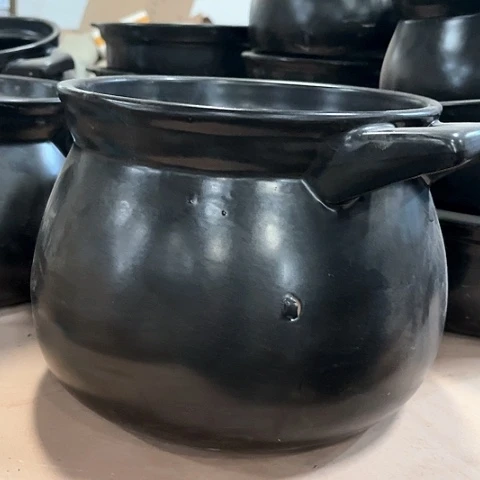 微瑕， 明火，默认发大瑕疵，底部有点凸，变形，3L大肚锅缺瓷