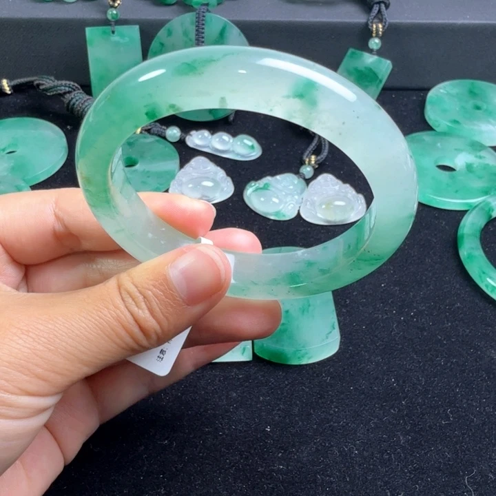 石英质玉未镶嵌手镯