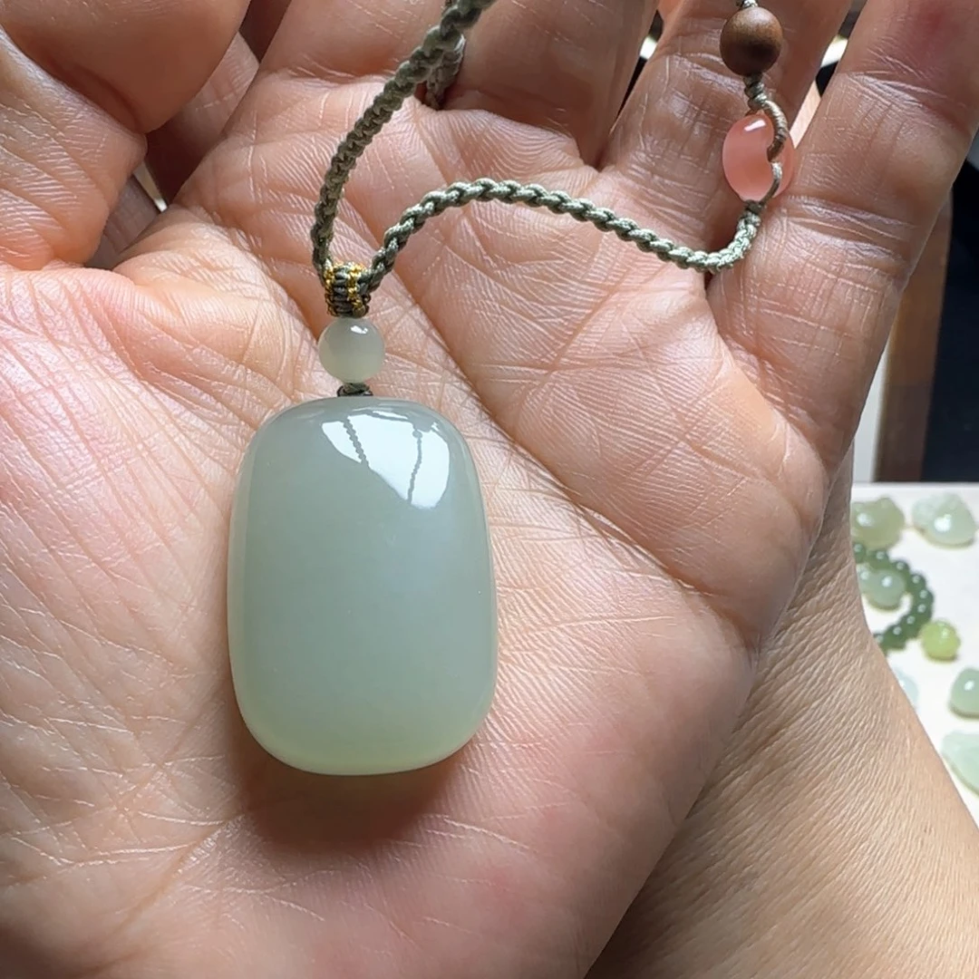 可***.和田玉未镶嵌颈饰