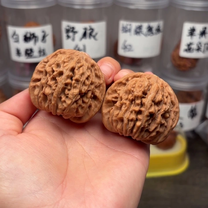 N***.吊坠桃核43四座楼111