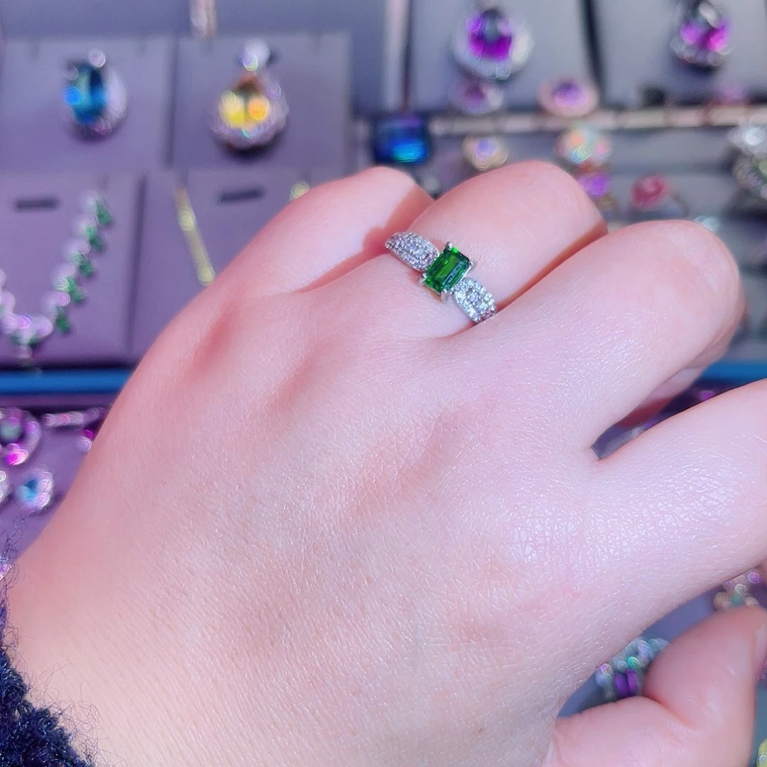 银S925镶嵌透辉石戒指