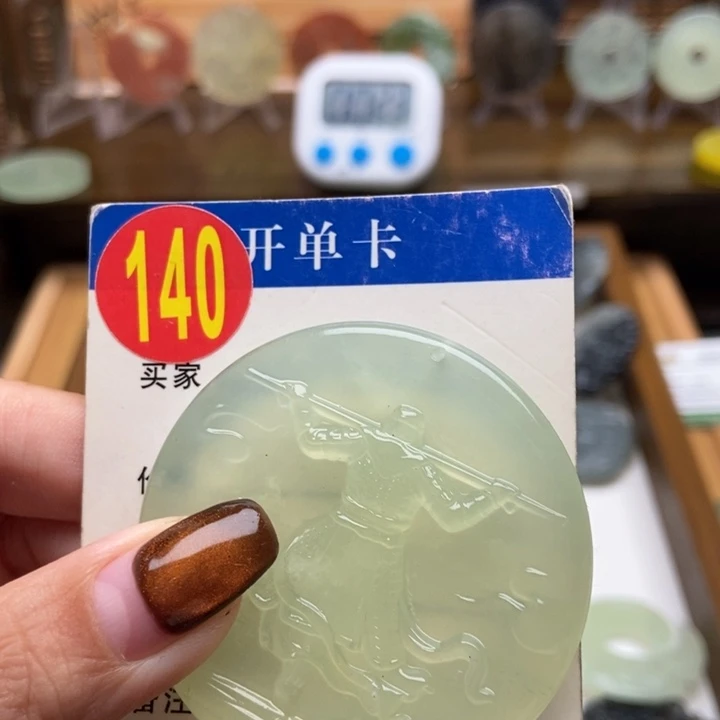 未镶嵌蛇纹石玉挂件庄****蝶