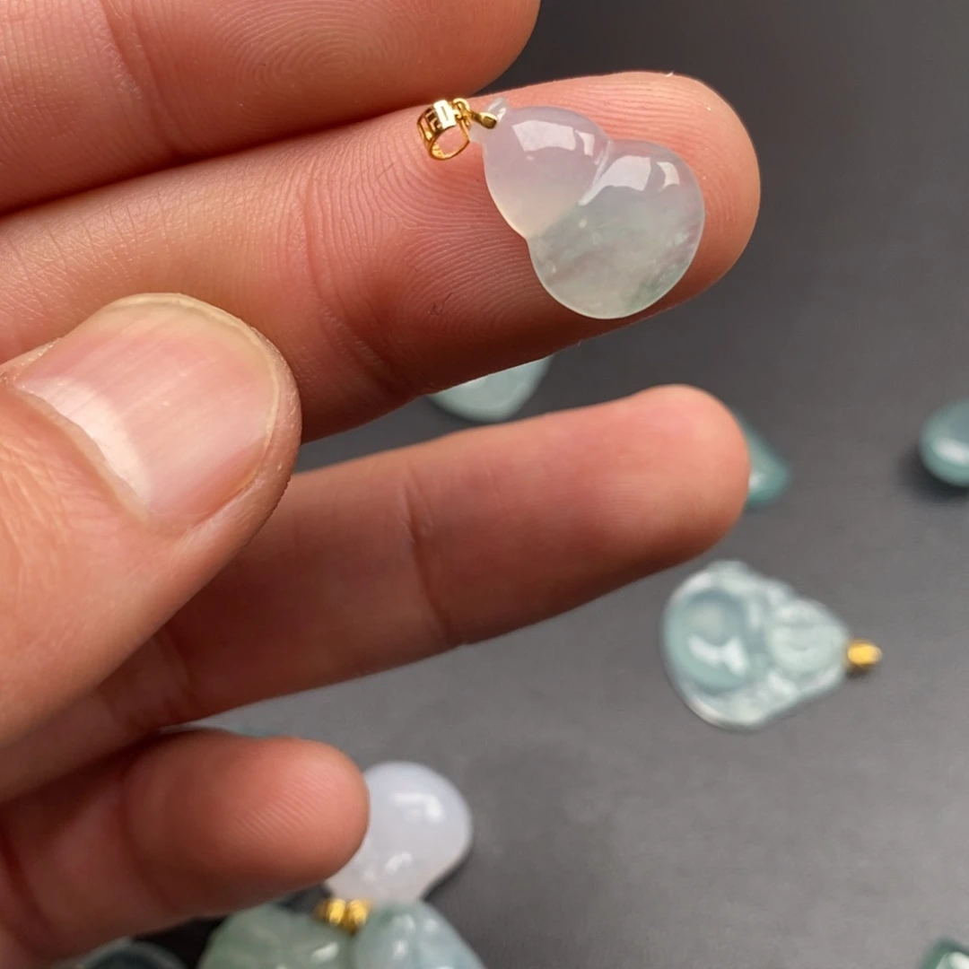 颈饰18K金镶嵌翡翠