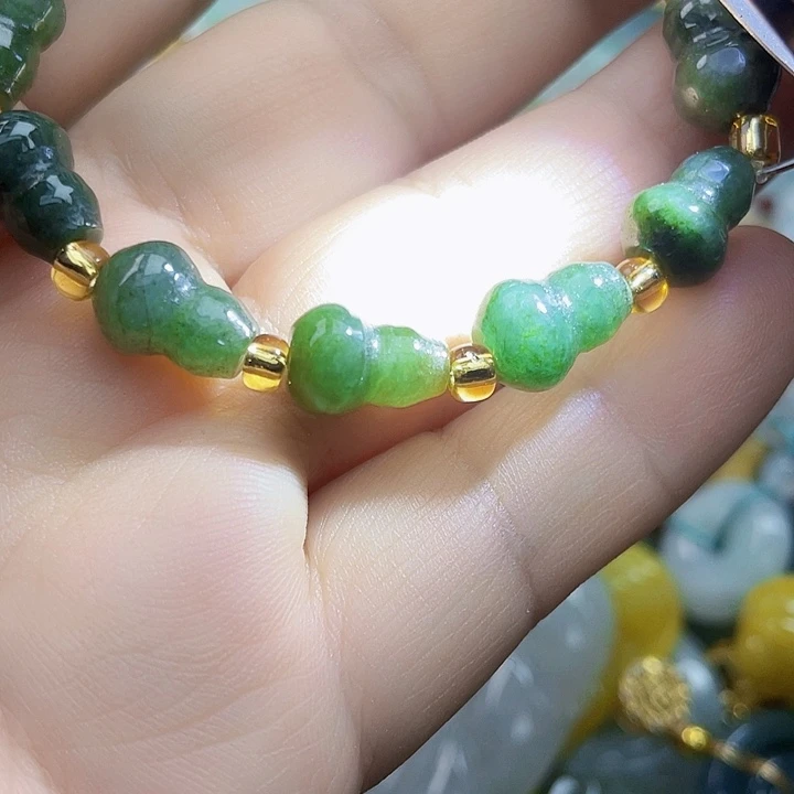 翡翠未镶嵌颈饰好