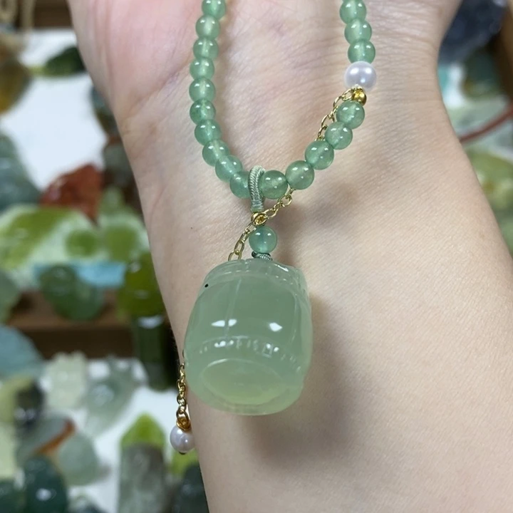 未镶嵌蛇纹石玉吊坠