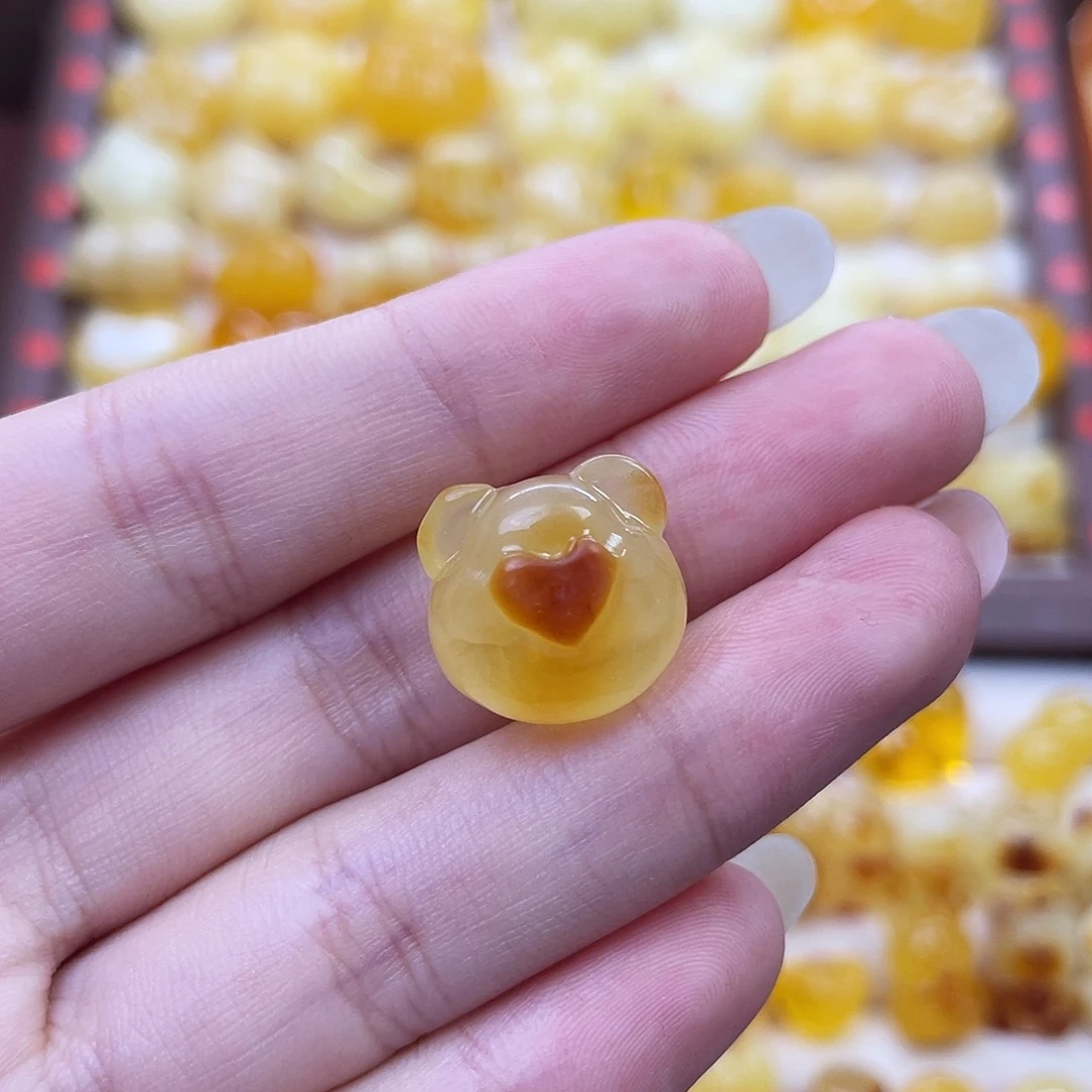 裸石琥珀未镶嵌小熊头