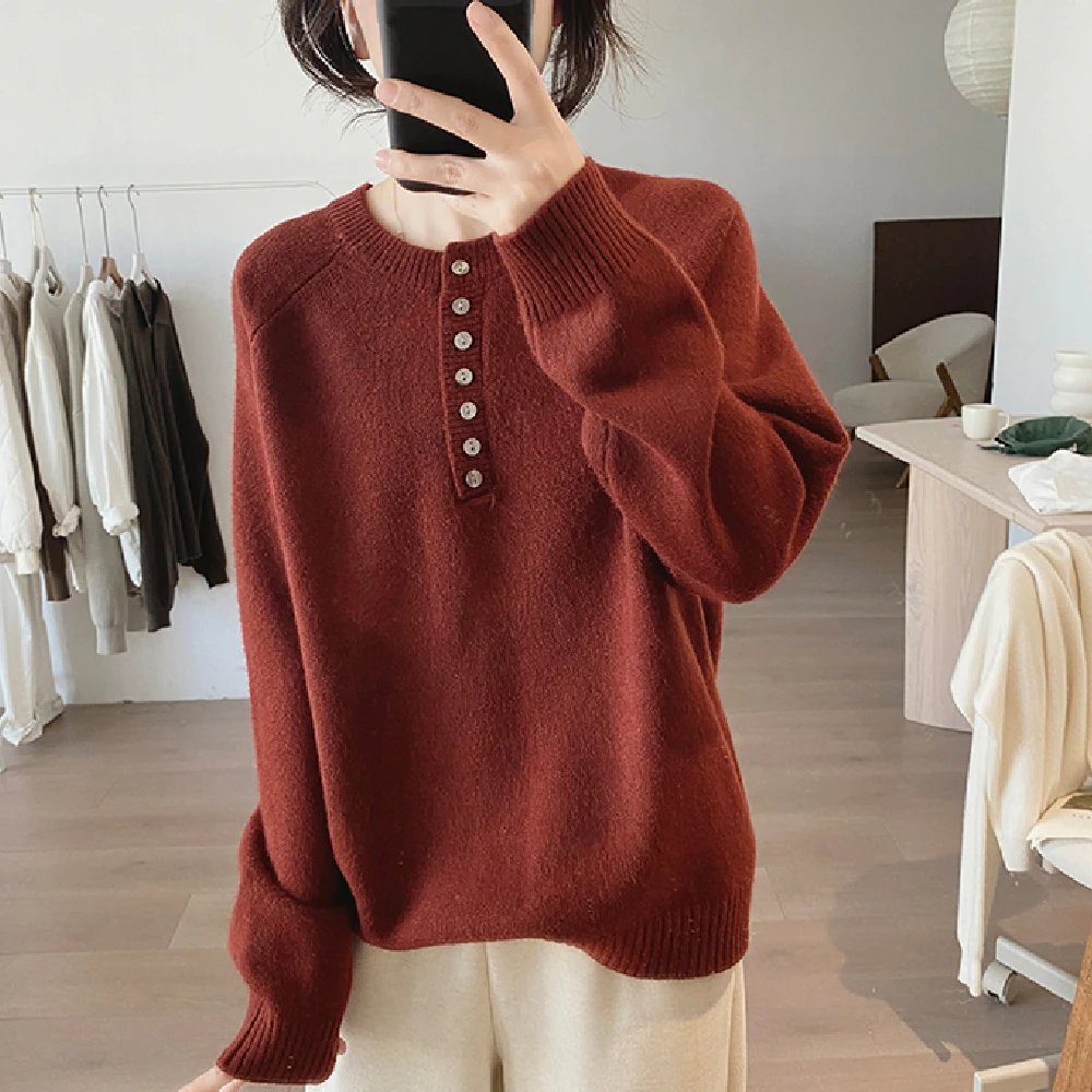 秋冬新款别致圆领长袖套头复古港风时尚显瘦保暖简约针织纽扣毛衣