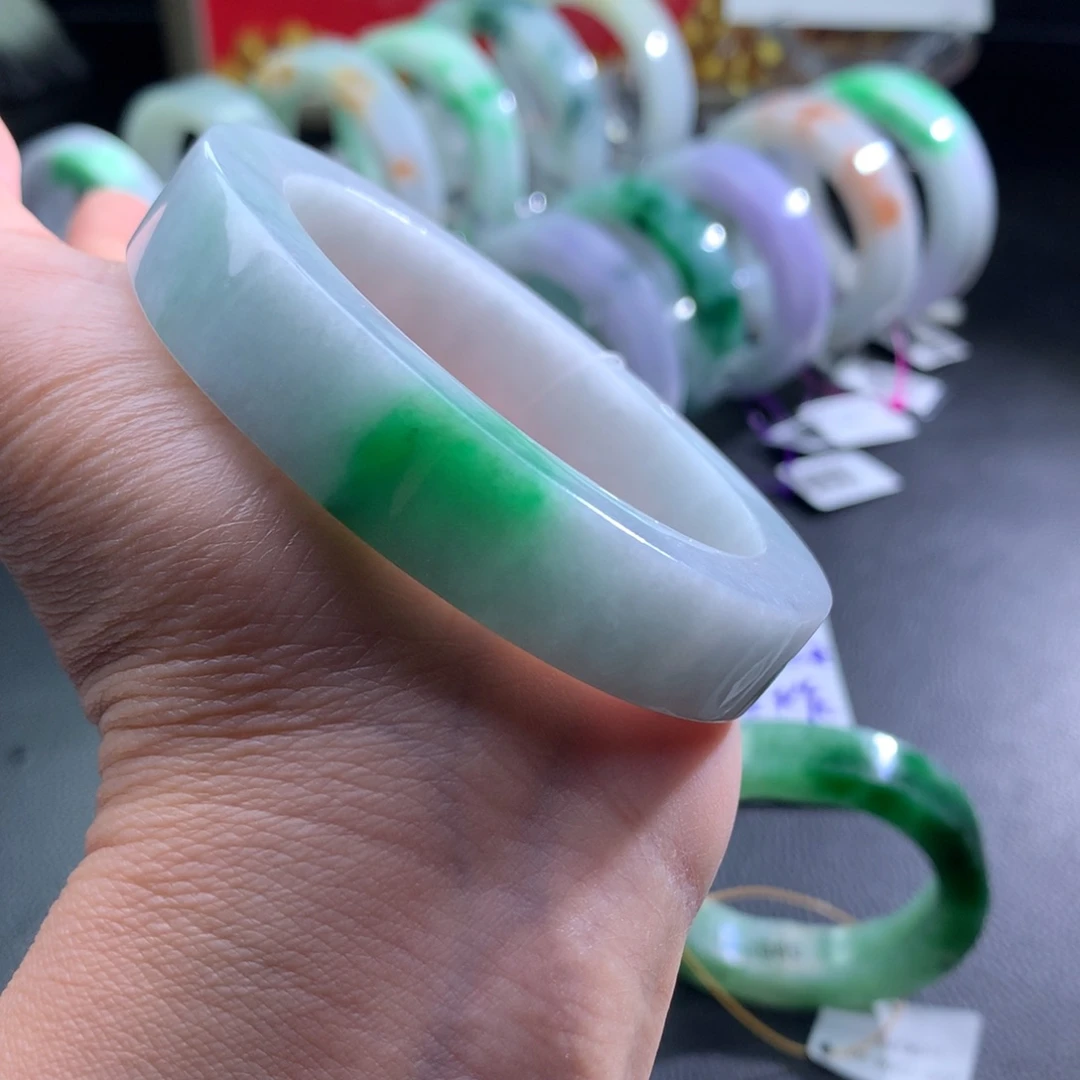 定制翡翠未镶嵌翡翠手镯