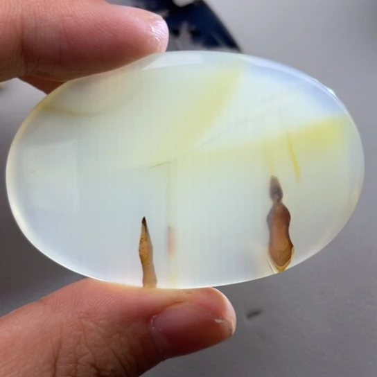 玛瑙/玉髓颈饰未镶嵌钟*