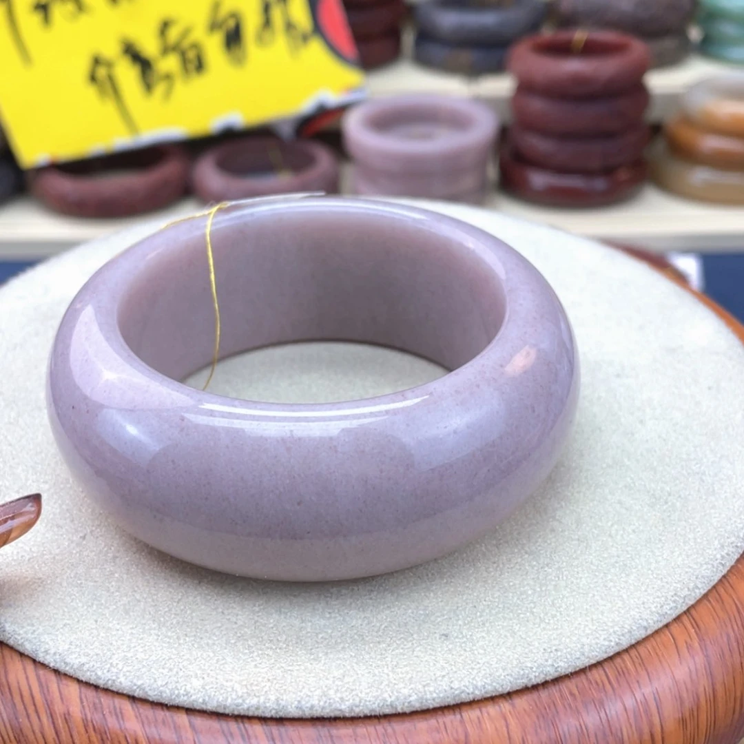 【闪购商品】石英质玉手镯未镶嵌梦***牛